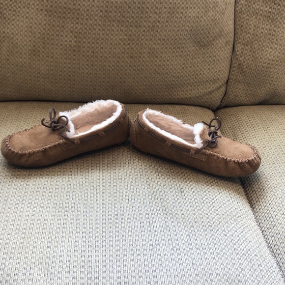 UGG house shoes, moccasin, women, tan/brown, size 5, - Picture 5 of 9
